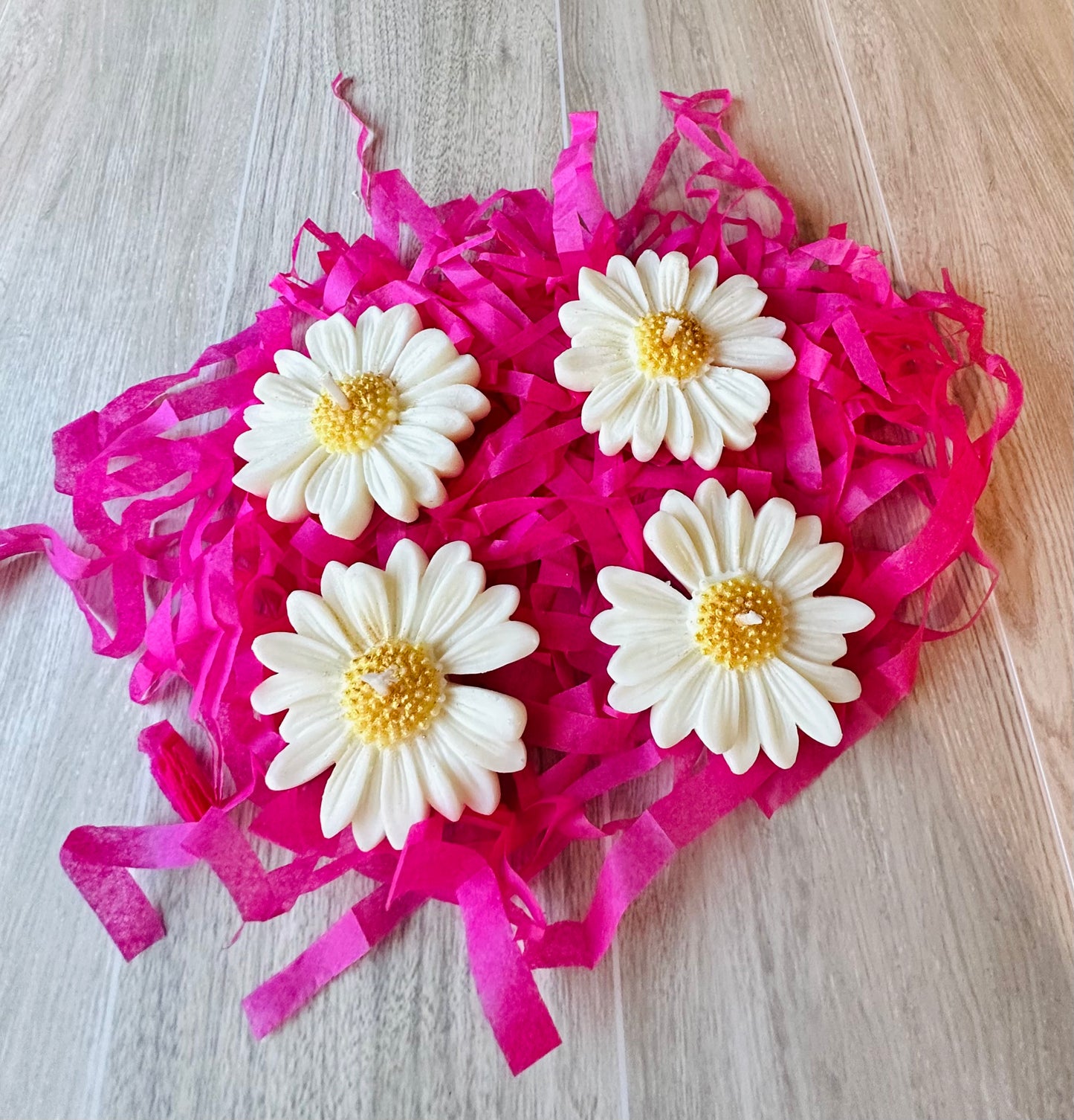 Handmade Soy Floating Daisy Flower Candle – Set of 4