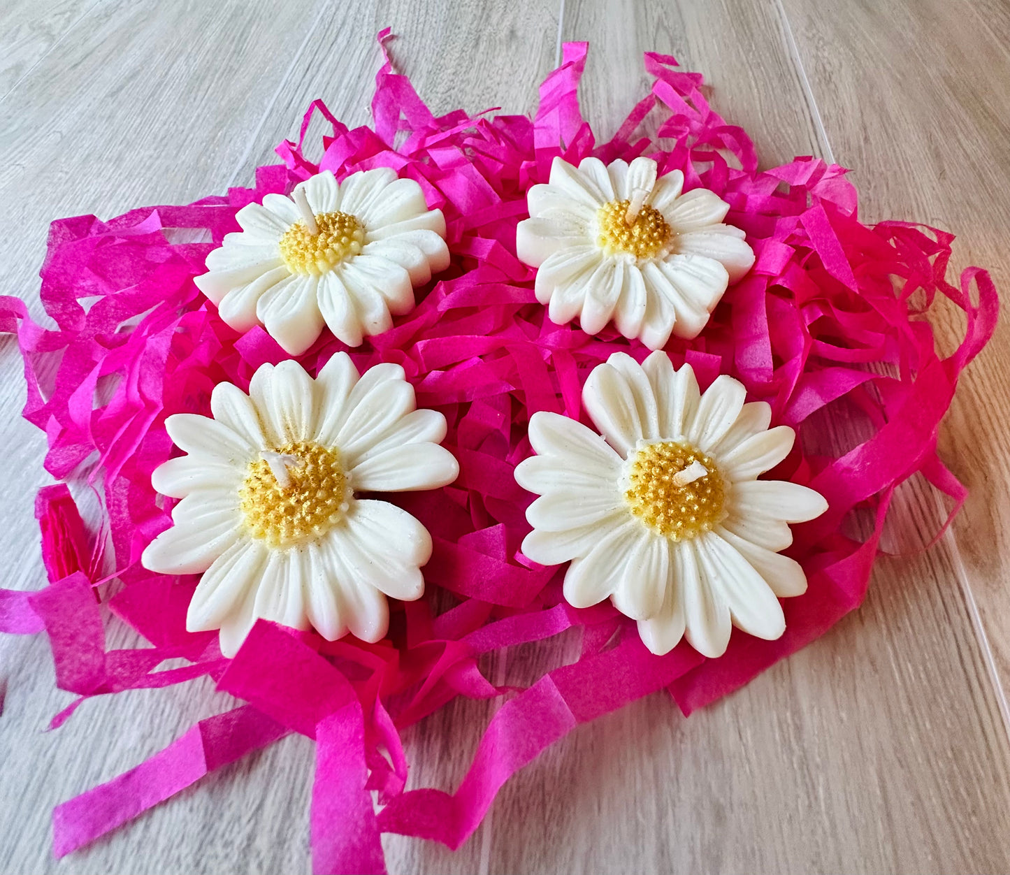 Handmade Soy Floating Daisy Flower Candle – Set of 4